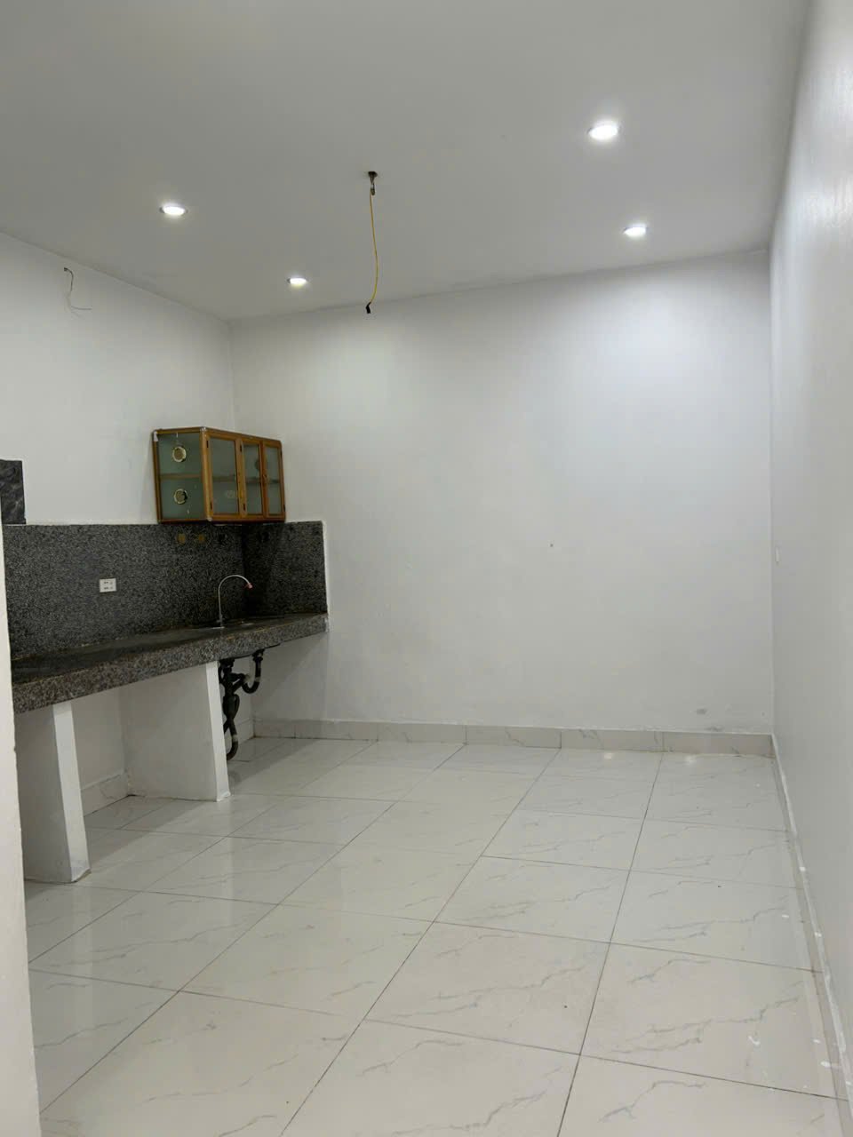Cho thuê nhà ngõ 179 Vĩnh Hưng, 40m2,  2 tầng, 2 ngủ, 2 vệ sinh,  7 triệu - Ảnh 1